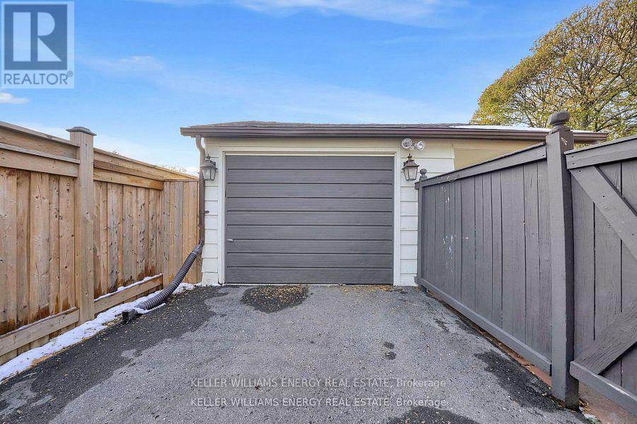 572 Rosmere Street, Oshawa (Mclaughlin), ON - Outdoor With Exterior