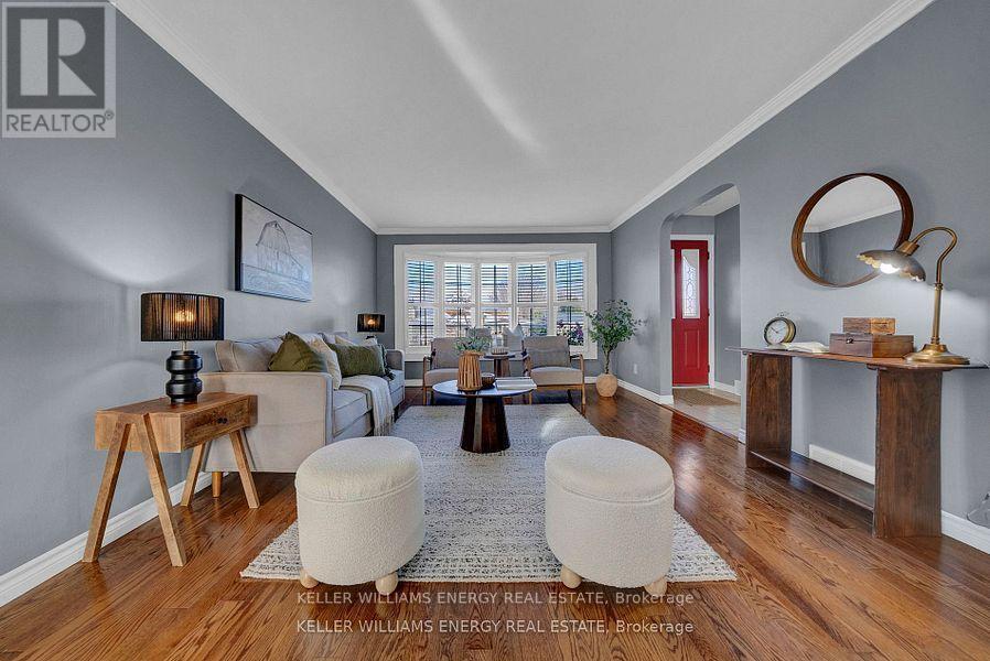 572 Rosmere Street, Oshawa (Mclaughlin), ON - Indoor Photo Showing Living Room