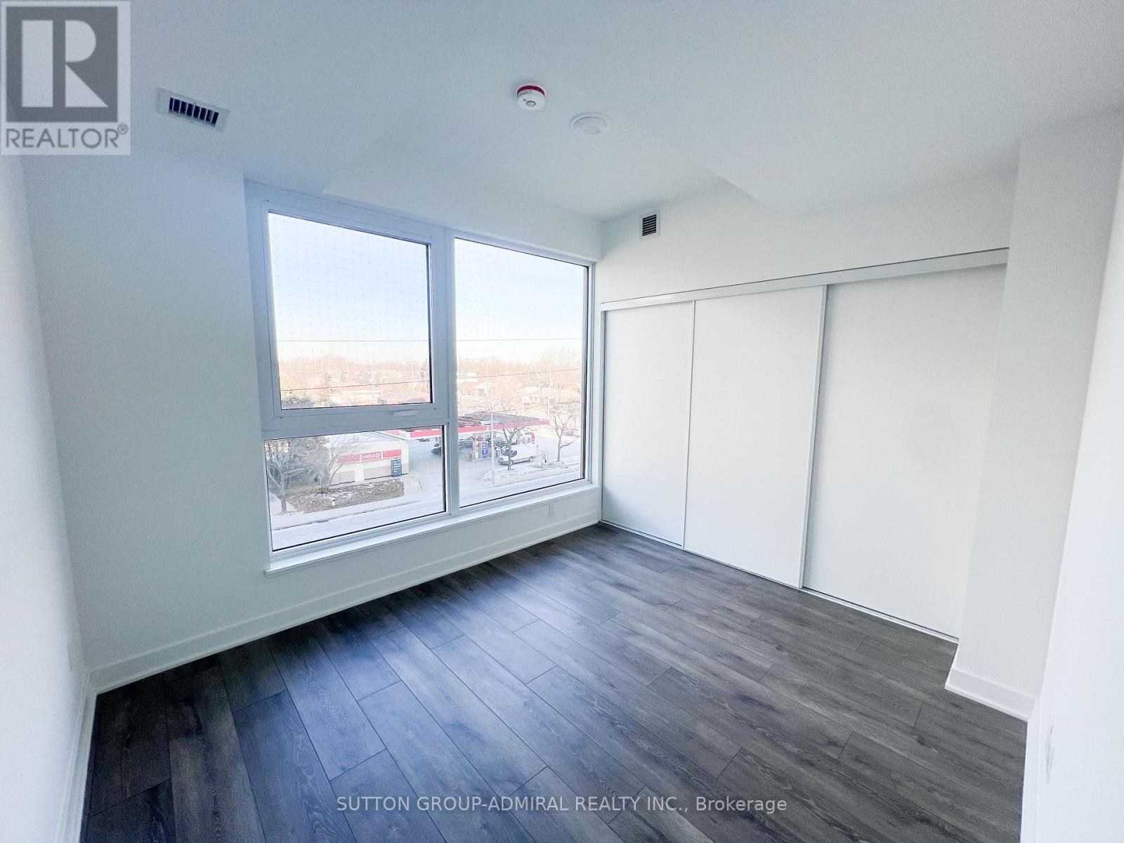 301 - 1007 The Queensway, Toronto, ON - Indoor Photo Showing Other Room