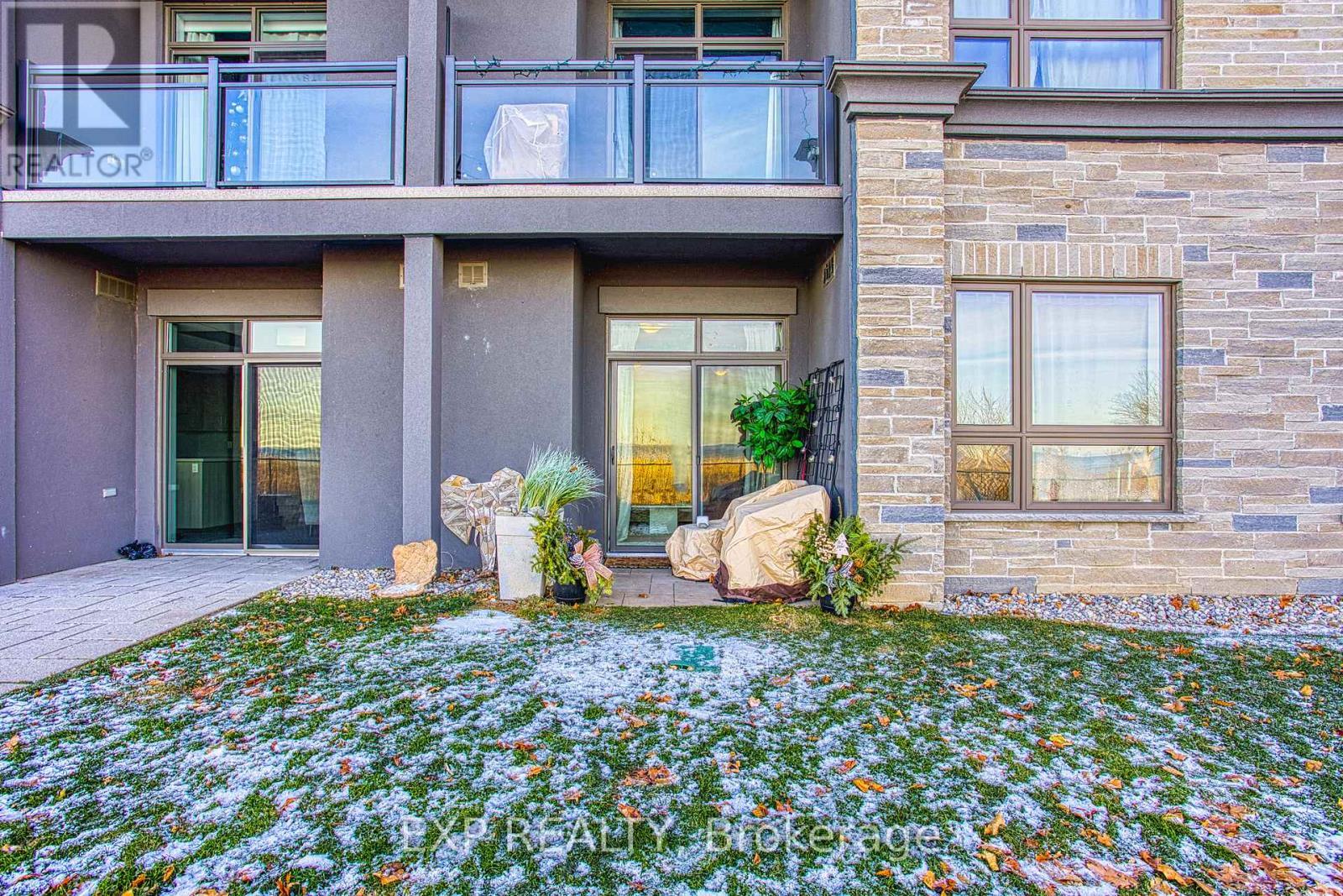 130 - 35 Southshore Crescent, Hamilton, ON - Outdoor