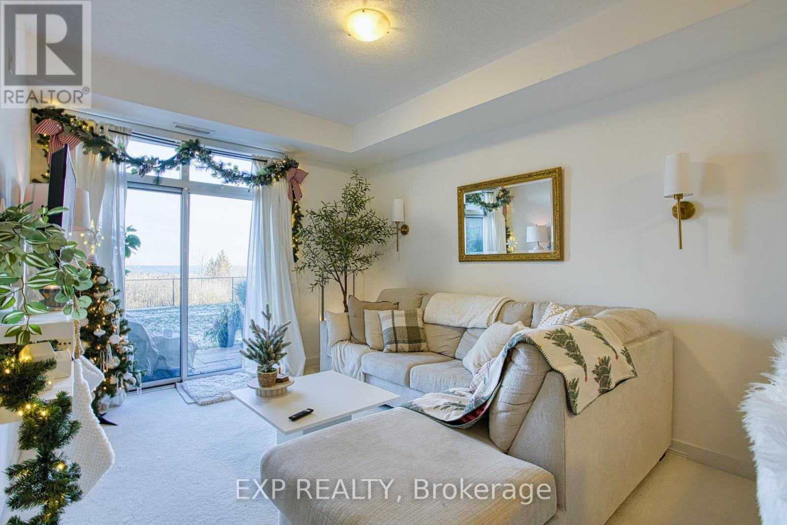 130 - 35 Southshore Crescent, Hamilton, ON - Indoor Photo Showing Living Room