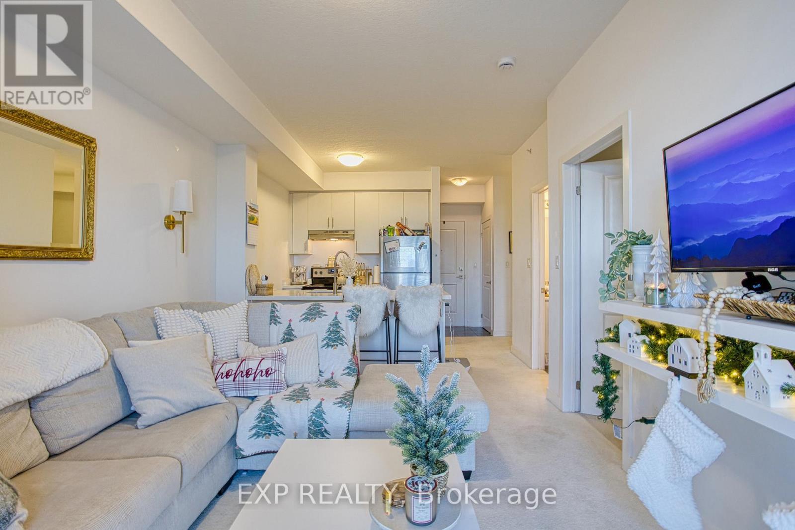 130 - 35 Southshore Crescent, Hamilton, ON - Indoor Photo Showing Living Room