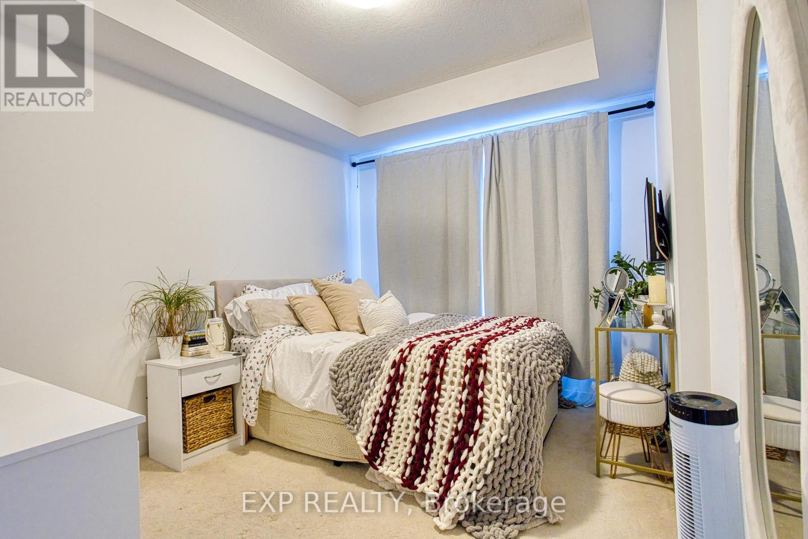 130 - 35 Southshore Crescent, Hamilton, ON - Indoor Photo Showing Bedroom