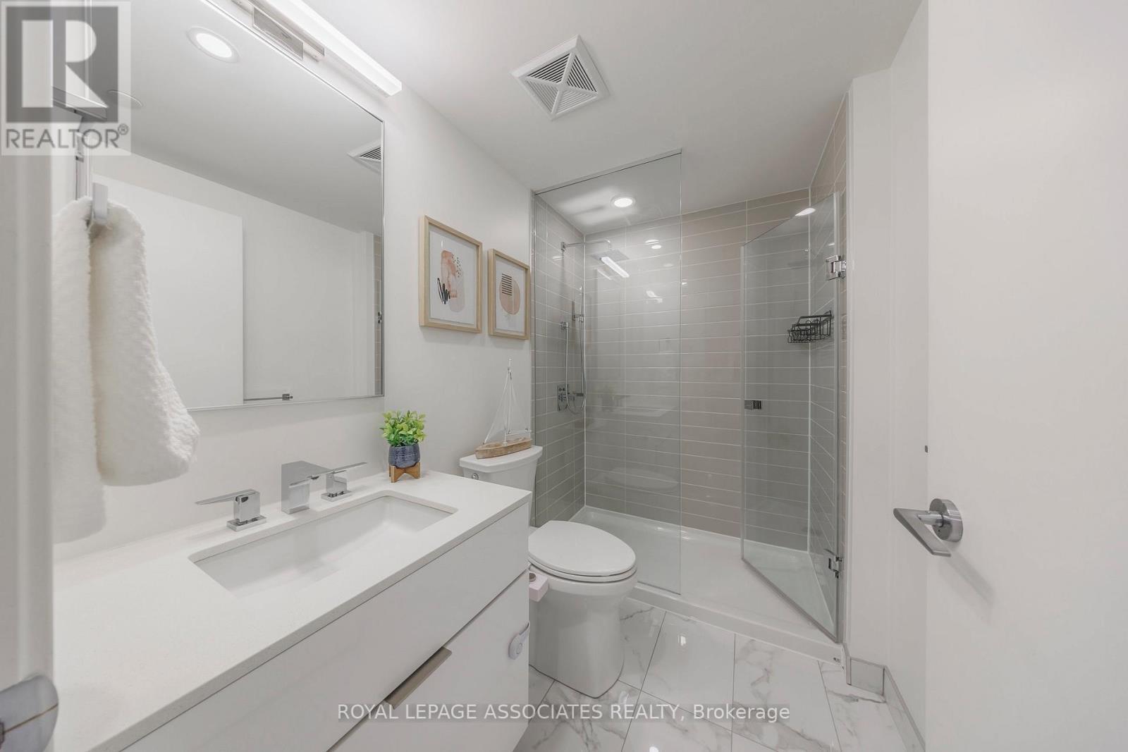 1205 - 25 Richmond Street E, Toronto, ON - Indoor Photo Showing Bathroom