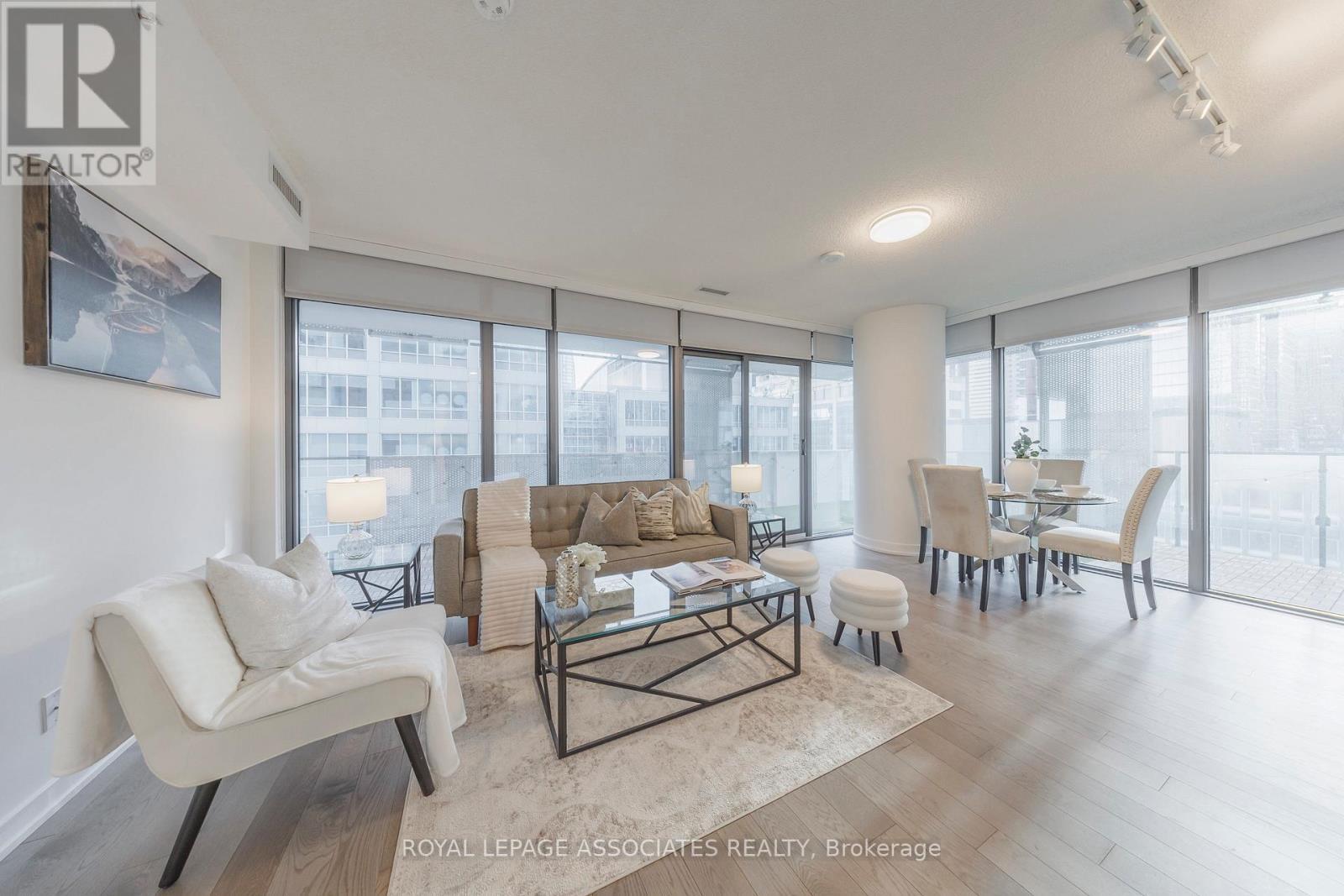 1205 - 25 Richmond Street E, Toronto, ON - Indoor Photo Showing Living Room