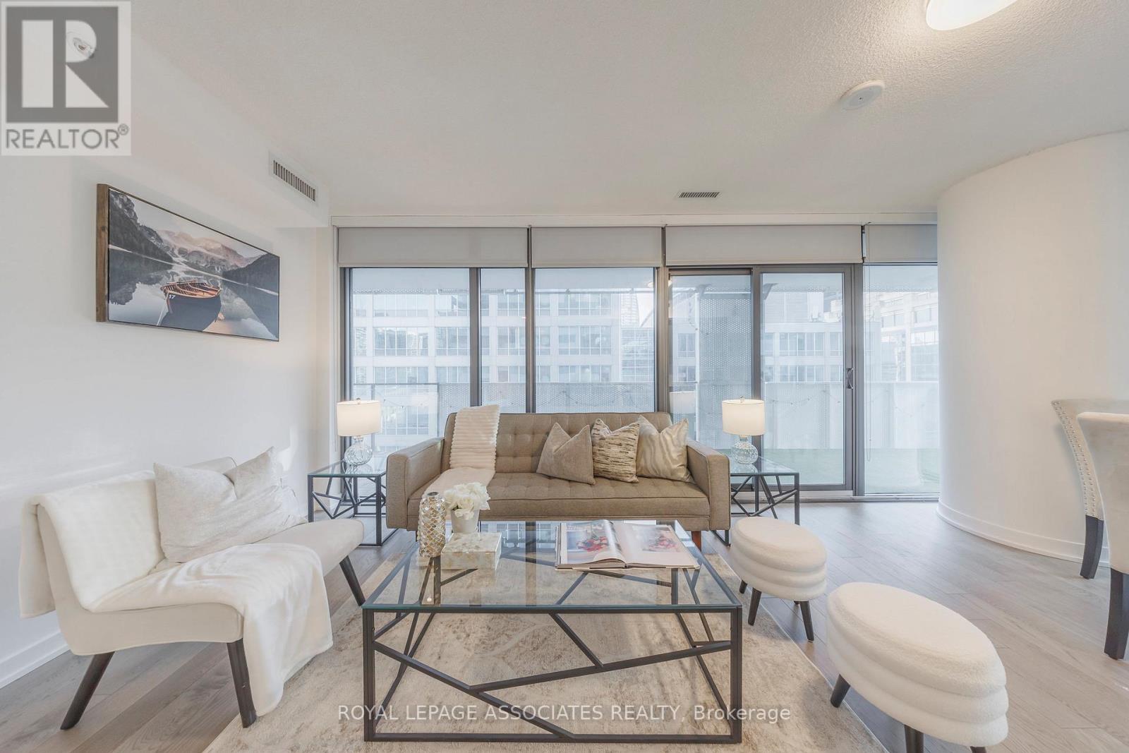 1205 - 25 Richmond Street E, Toronto, ON - Indoor Photo Showing Living Room
