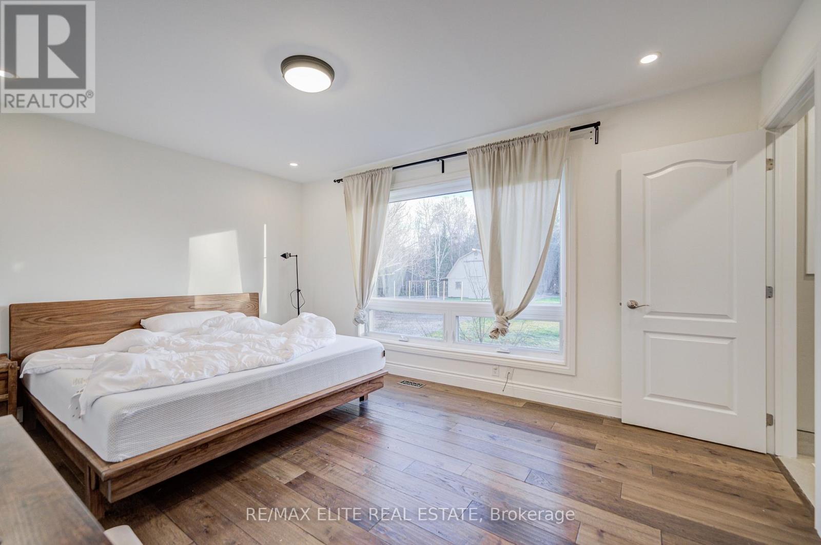 4909 Holborn Road, East Gwillimbury, ON - Indoor Photo Showing Bedroom