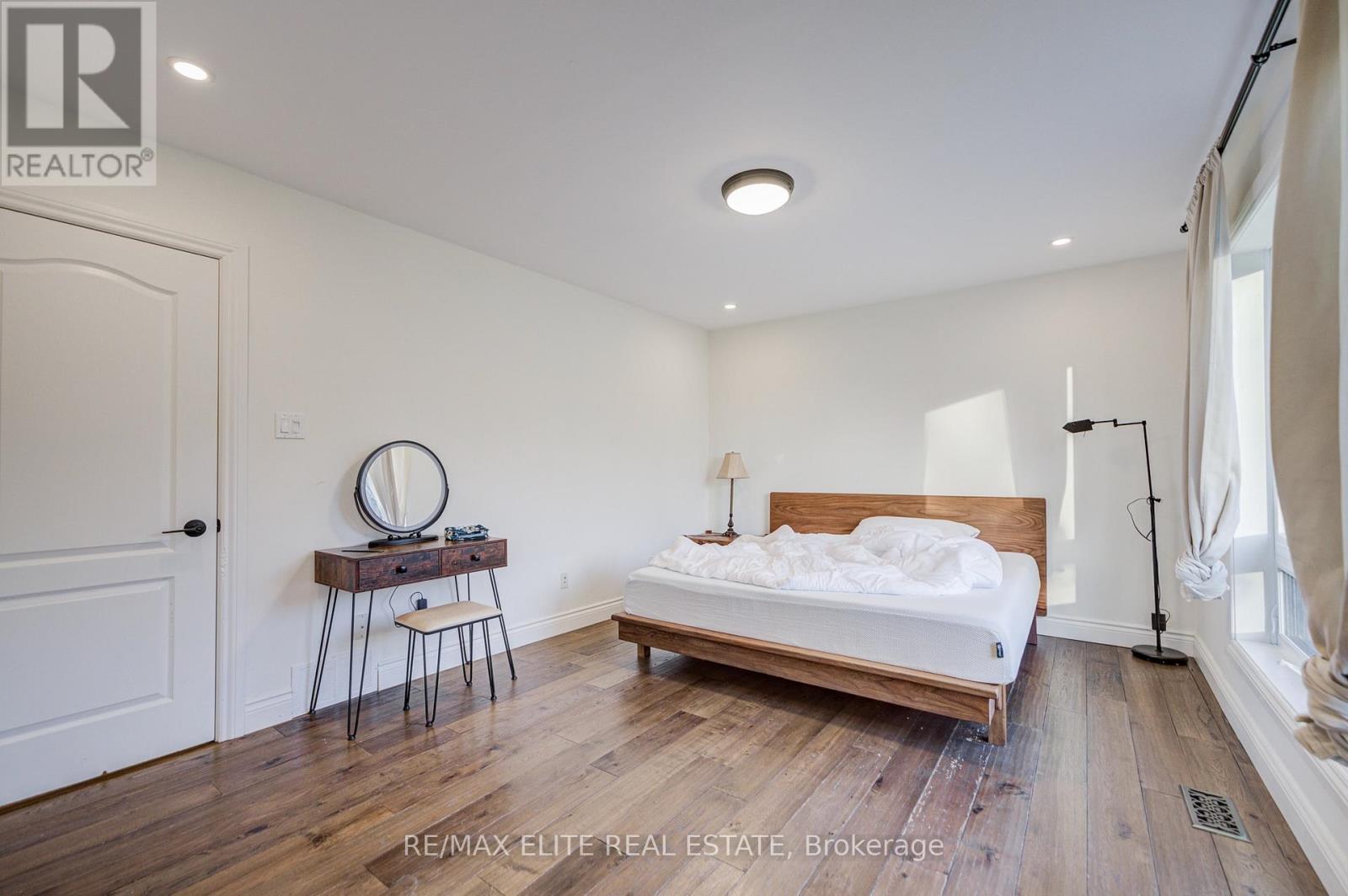 4909 Holborn Road, East Gwillimbury, ON - Indoor Photo Showing Bedroom