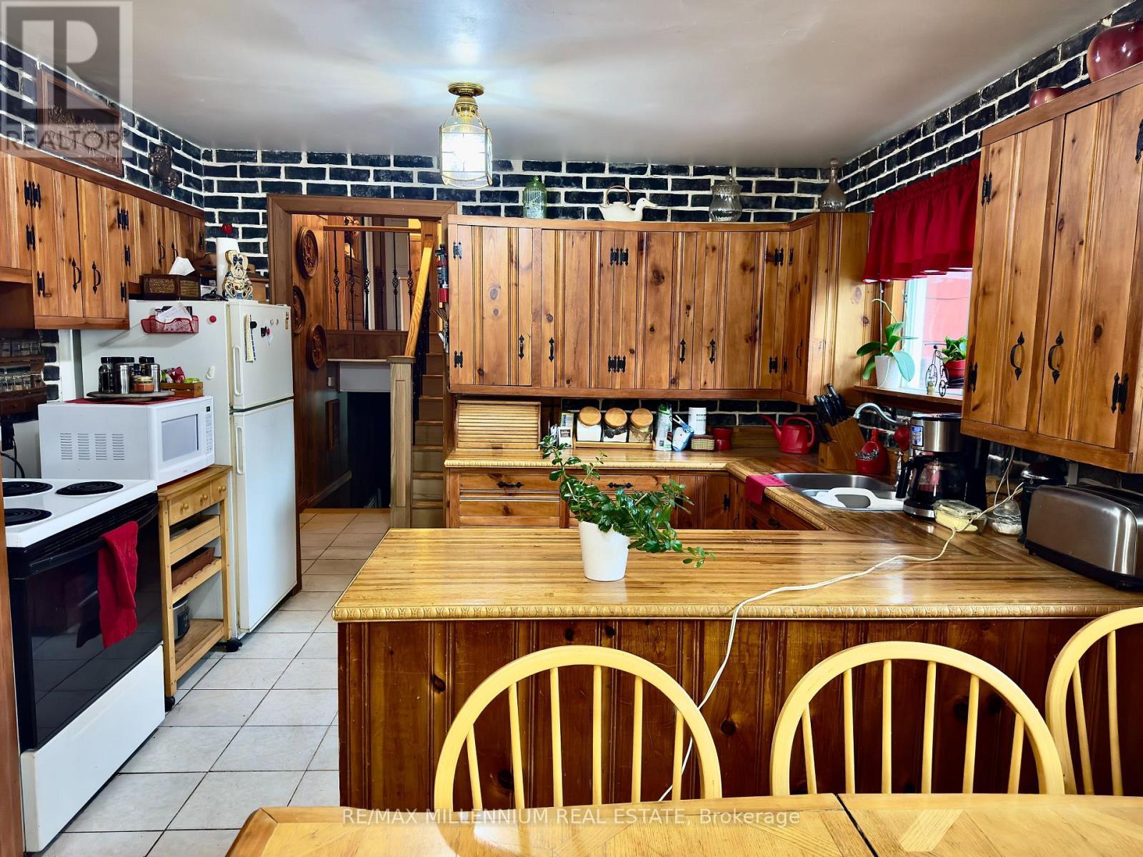 3741 Cedar Rapids Drive S, Severn, ON - Indoor Photo Showing Kitchen With Double Sink