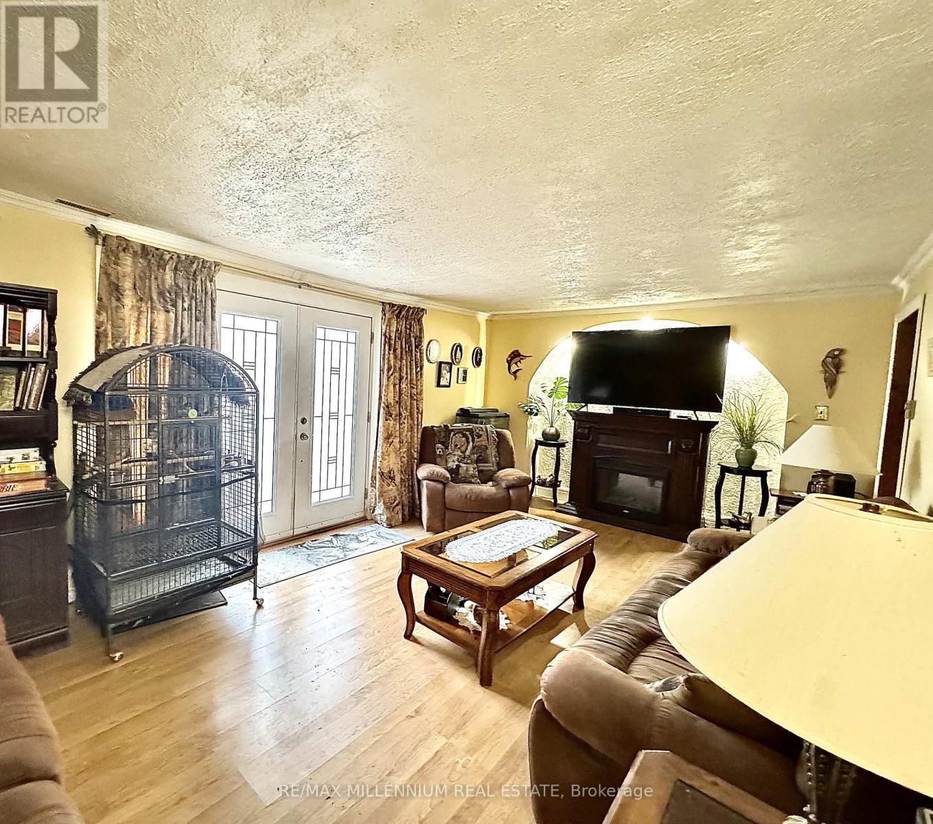 3741 Cedar Rapids Drive S, Severn, ON - Indoor Photo Showing Living Room
