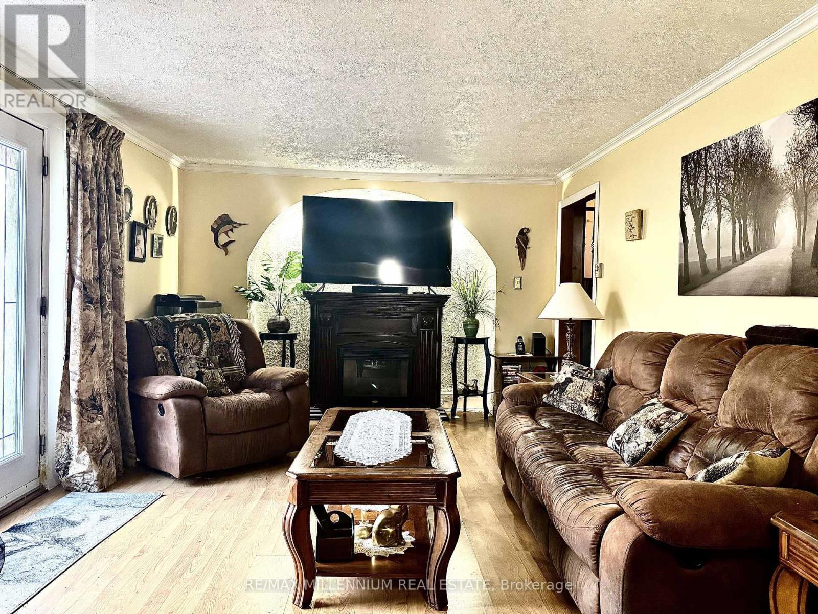 3741 Cedar Rapids Drive S, Severn, ON - Indoor Photo Showing Living Room With Fireplace