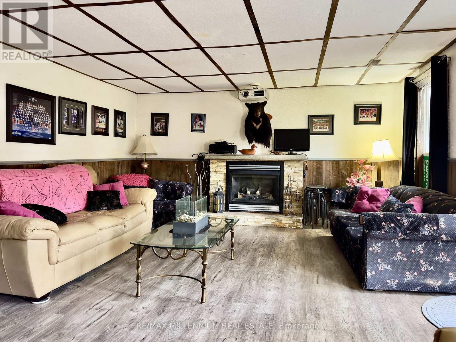 3741 Cedar Rapids Drive S, Severn, ON - Indoor Photo Showing Living Room With Fireplace