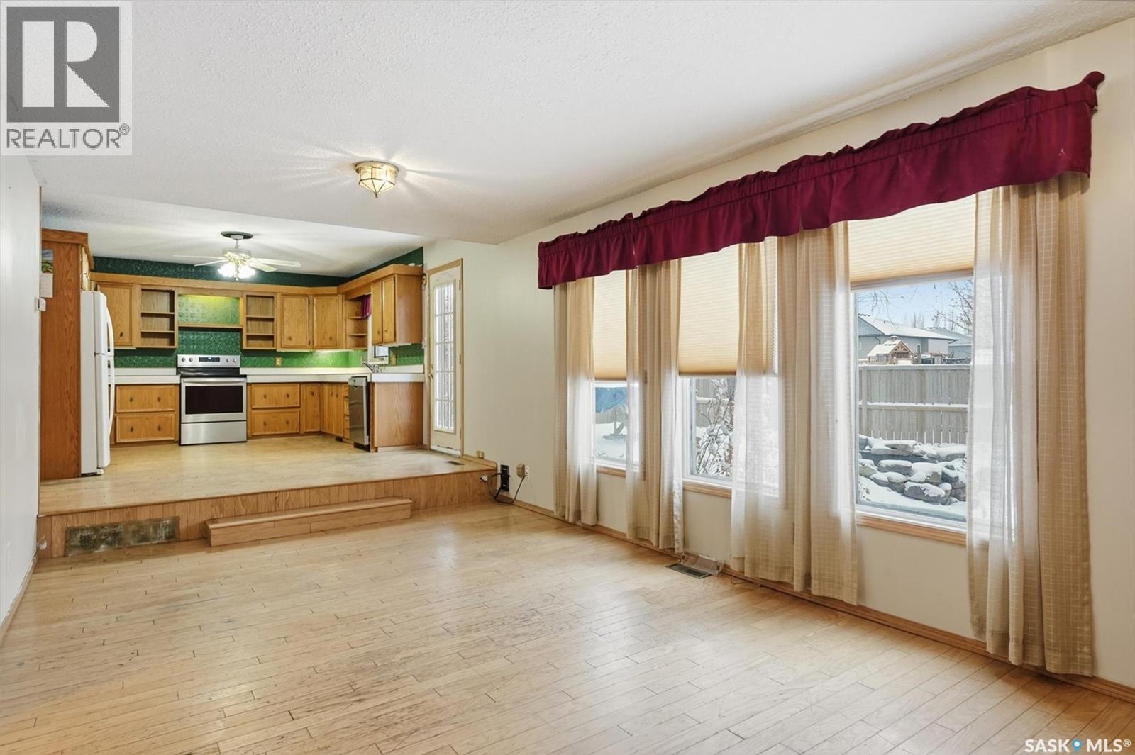 330 Fehr Crescent, Martensville, SK - Indoor Photo Showing Other Room