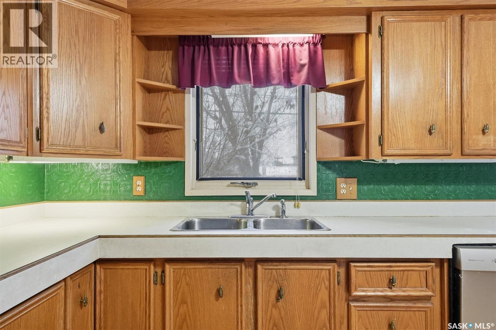 330 Fehr Crescent, Martensville, SK - Indoor Photo Showing Kitchen With Double Sink
