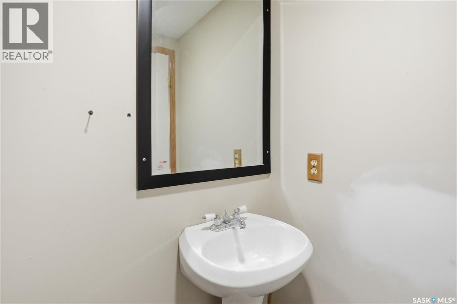 330 Fehr Crescent, Martensville, SK - Indoor Photo Showing Bathroom