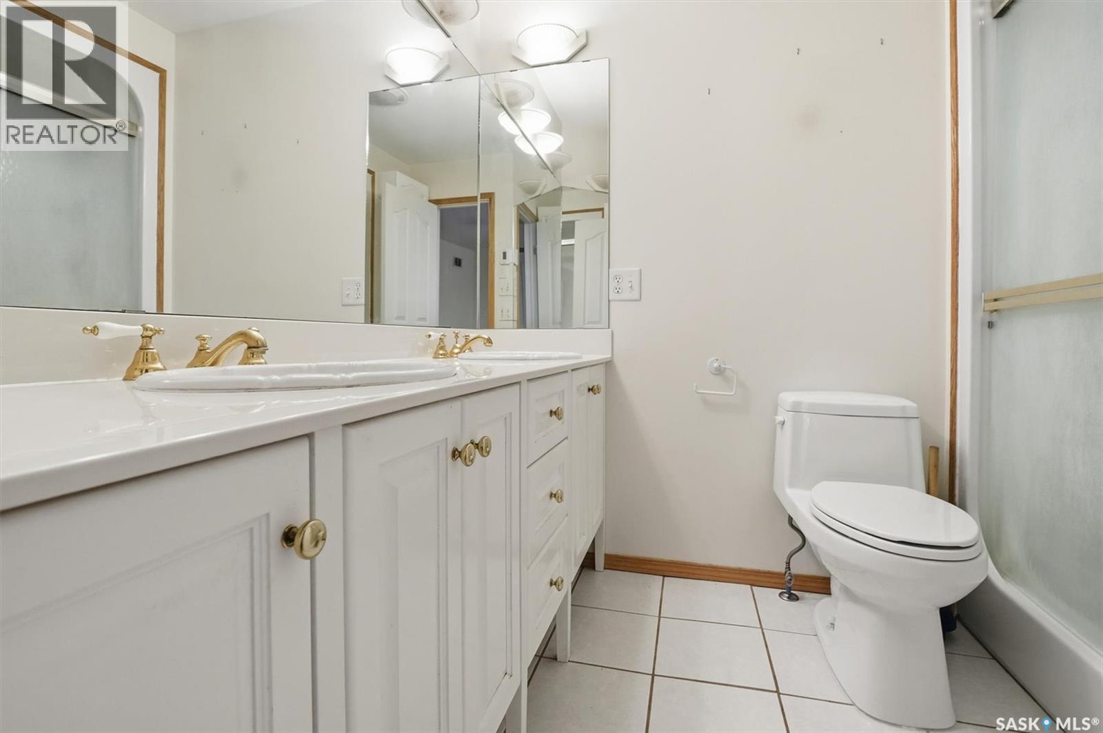 330 Fehr Crescent, Martensville, SK - Indoor Photo Showing Bathroom
