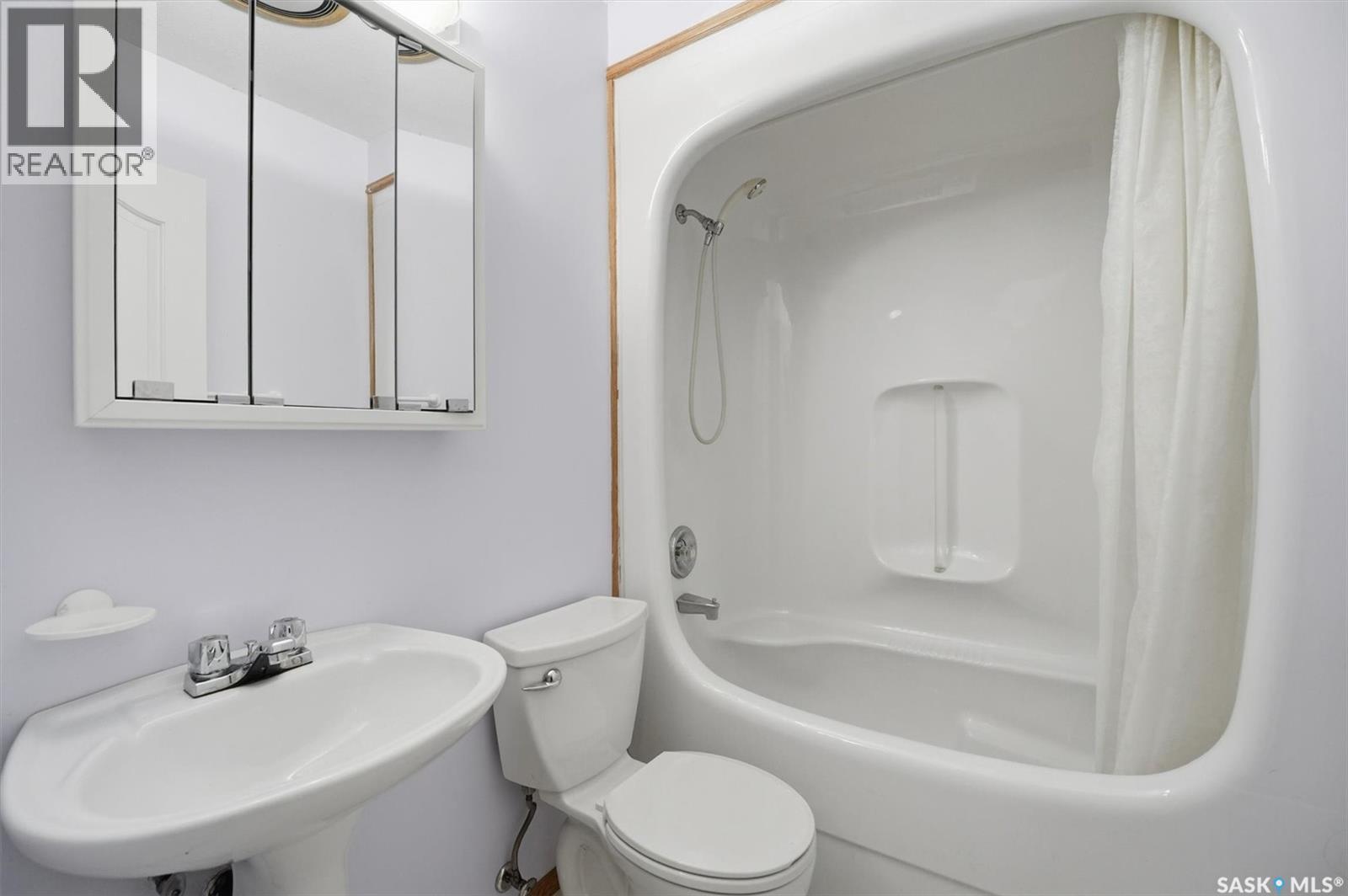 330 Fehr Crescent, Martensville, SK - Indoor Photo Showing Bathroom