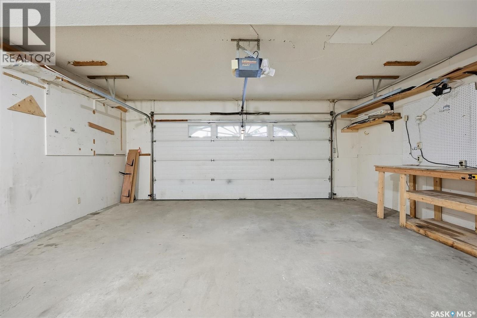 330 Fehr Crescent, Martensville, SK - Indoor Photo Showing Garage