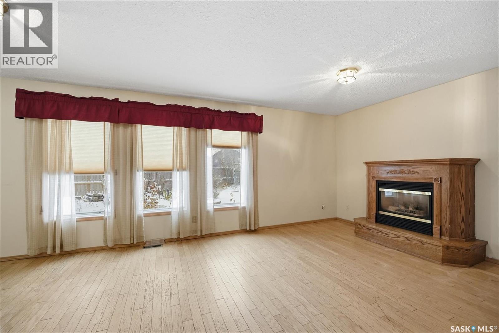 330 Fehr Crescent, Martensville, SK - Indoor Photo Showing Living Room With Fireplace