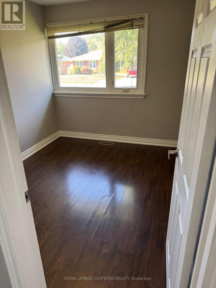 Upper - 27 Meadowland Drive, Brampton, ON - Indoor Photo Showing Other Room