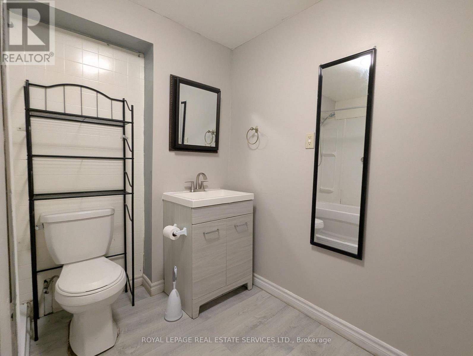 Bsmt - 6053 Leeside Crescent, Mississauga, ON - Indoor Photo Showing Bathroom