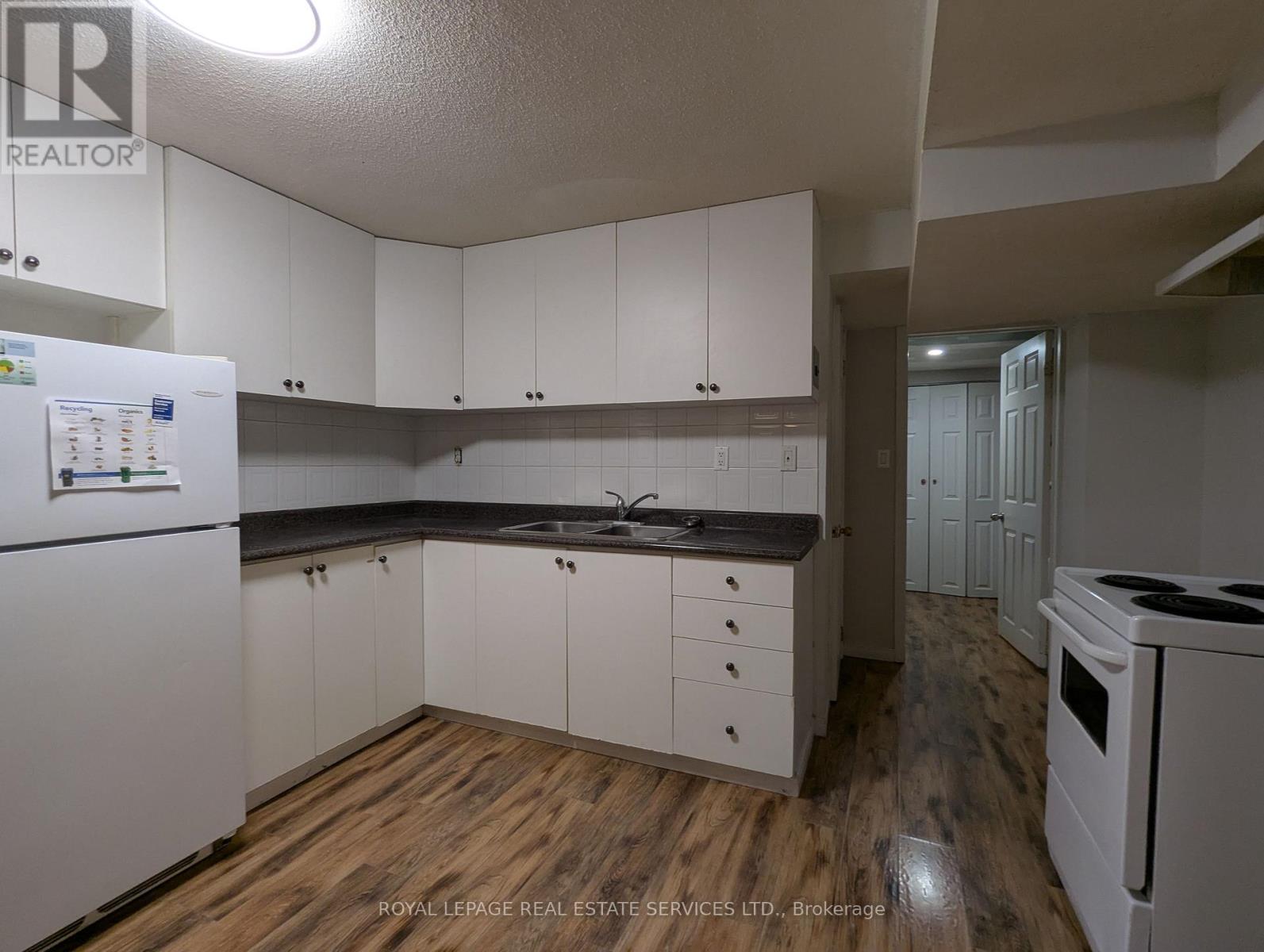 Bsmt - 6053 Leeside Crescent, Mississauga, ON - Indoor Photo Showing Kitchen With Double Sink