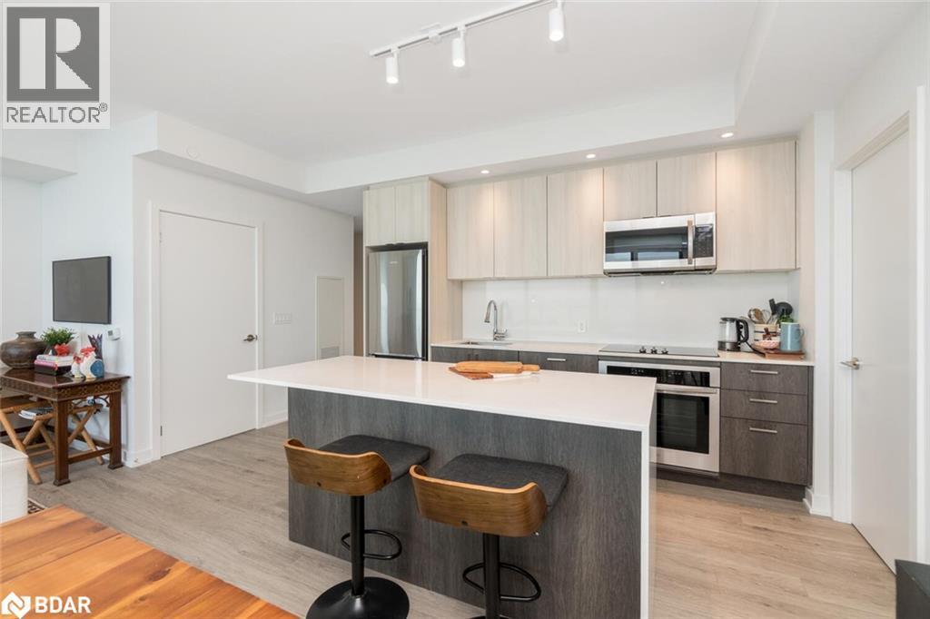 1926 Lake Shore Boulevard W Unit# 2307, Toronto, ON - Indoor Photo Showing Kitchen With Upgraded Kitchen