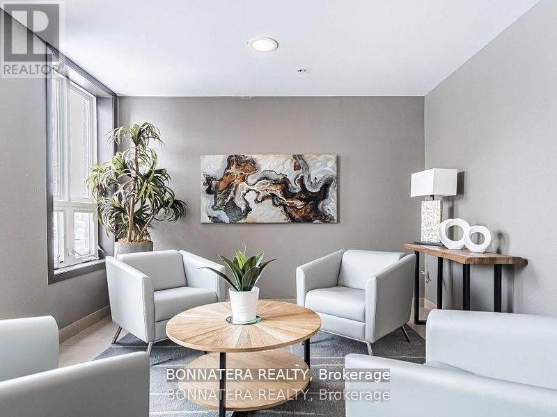 209 - 5010 Corporate Drive, Burlington, ON - Indoor Photo Showing Living Room