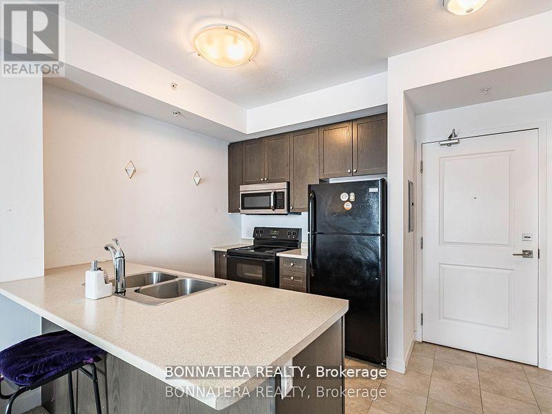 209 - 5010 Corporate Drive, Burlington, ON - Indoor Photo Showing Kitchen With Double Sink