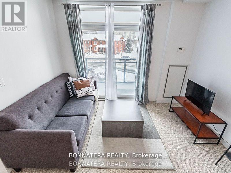 209 - 5010 Corporate Drive, Burlington, ON - Indoor Photo Showing Living Room