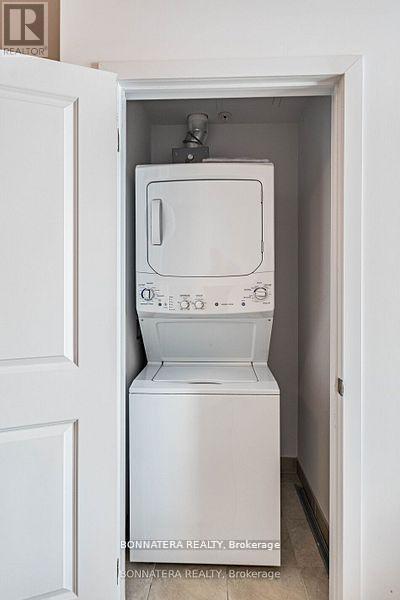 209 - 5010 Corporate Drive, Burlington, ON - Indoor Photo Showing Laundry Room