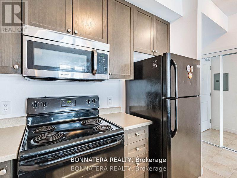 209 - 5010 Corporate Drive, Burlington, ON - Indoor Photo Showing Kitchen