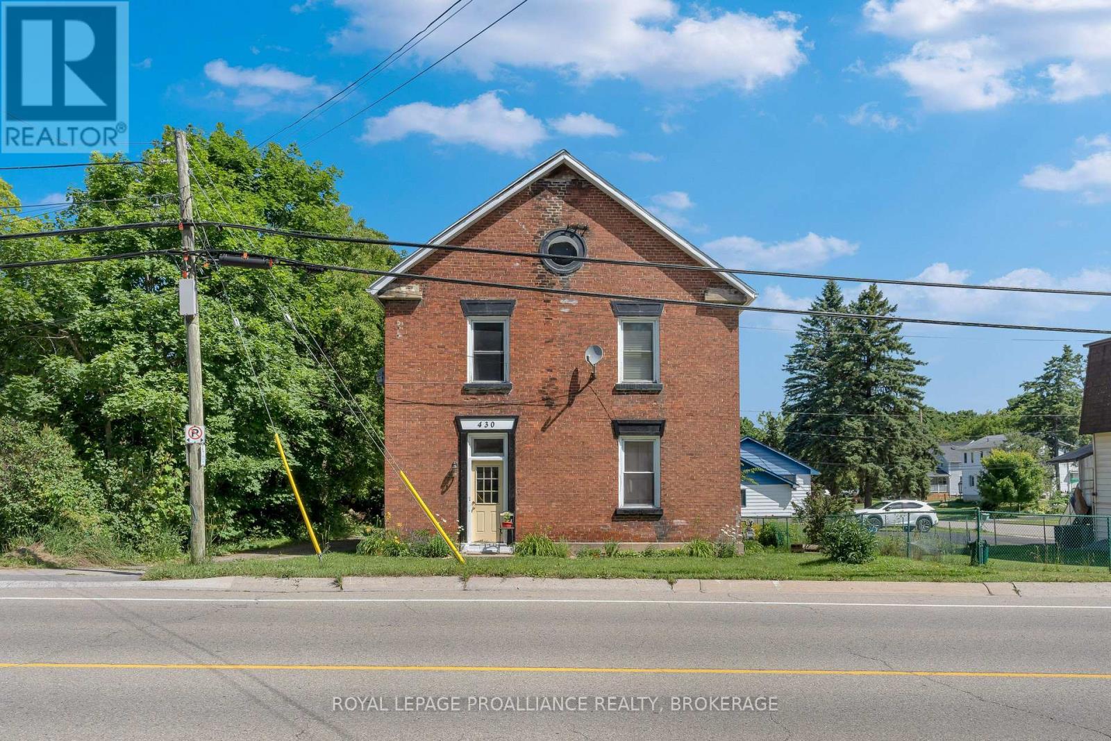 430 King Street W, Gananoque, ON - Outdoor