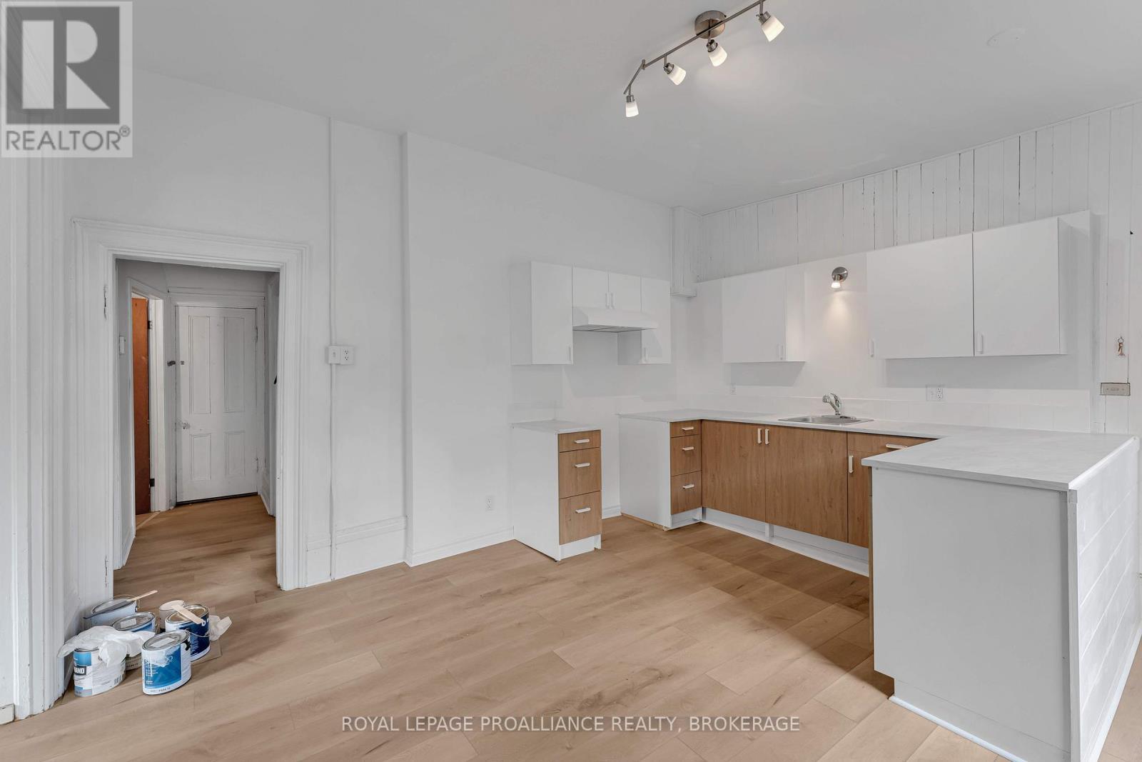 430 King Street W, Gananoque, ON - Indoor Photo Showing Kitchen