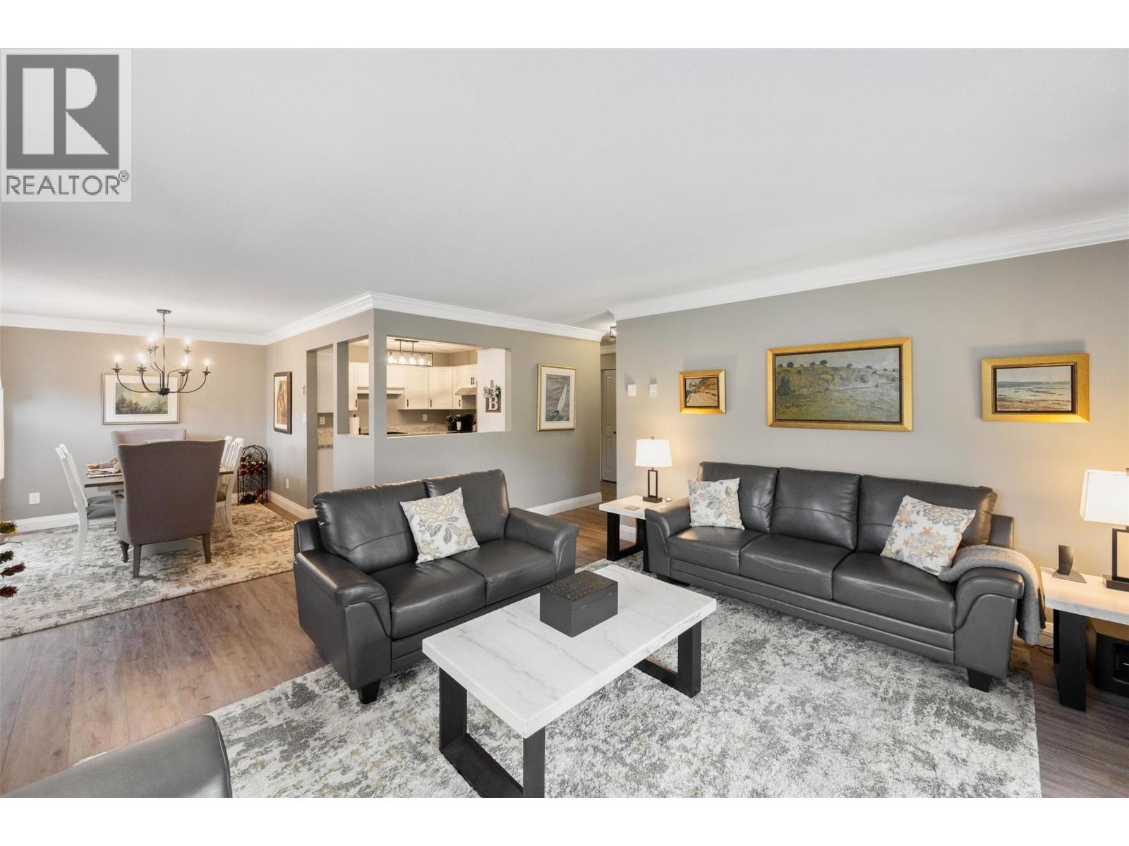 8700 Jubilee Road E Unit# 109, Summerland, BC - Indoor Photo Showing Living Room