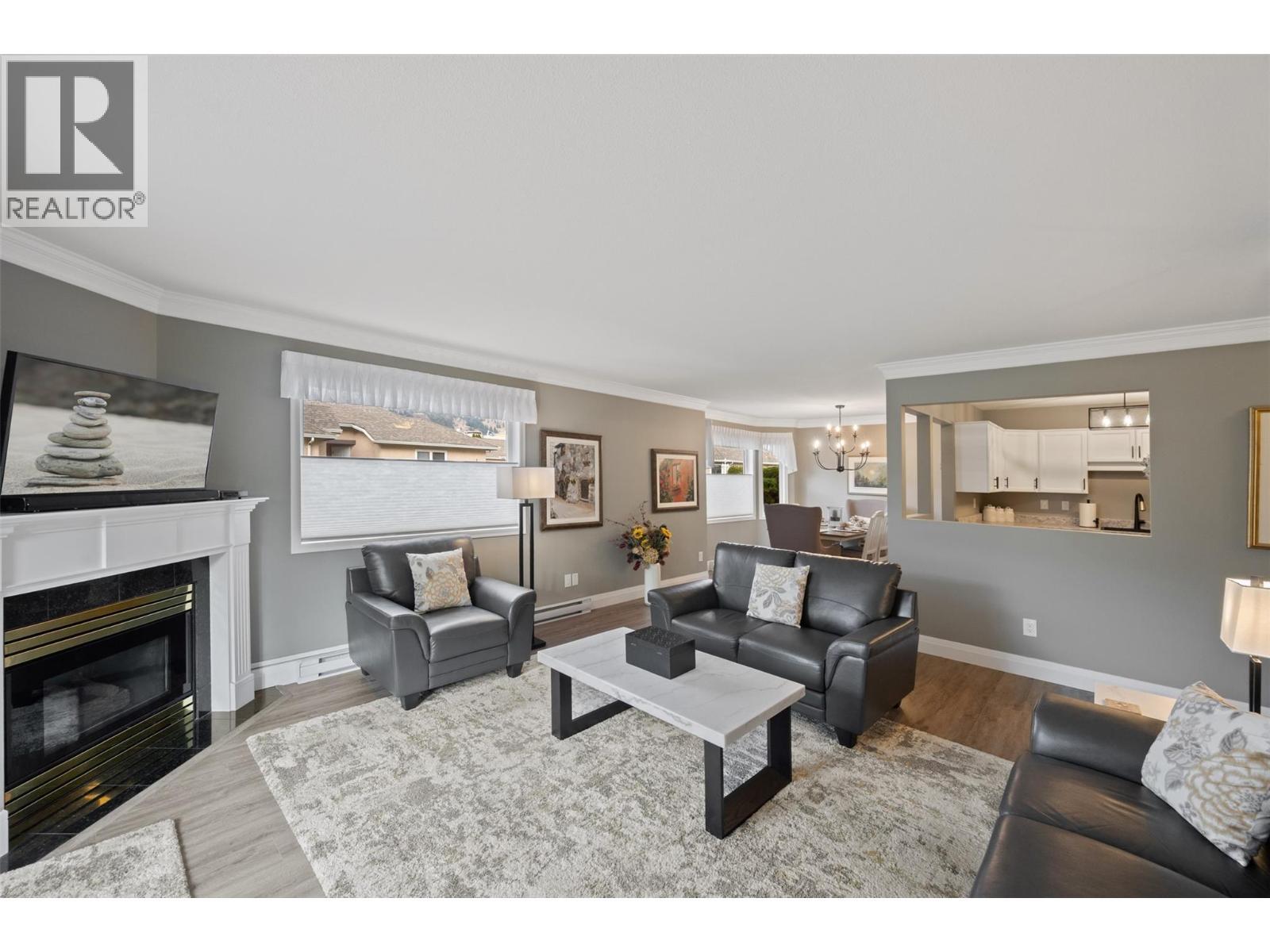 8700 Jubilee Road E Unit# 109, Summerland, BC - Indoor Photo Showing Living Room With Fireplace