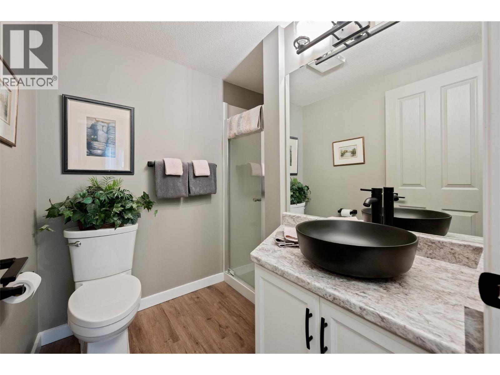 8700 Jubilee Road E Unit# 109, Summerland, BC - Indoor Photo Showing Bathroom