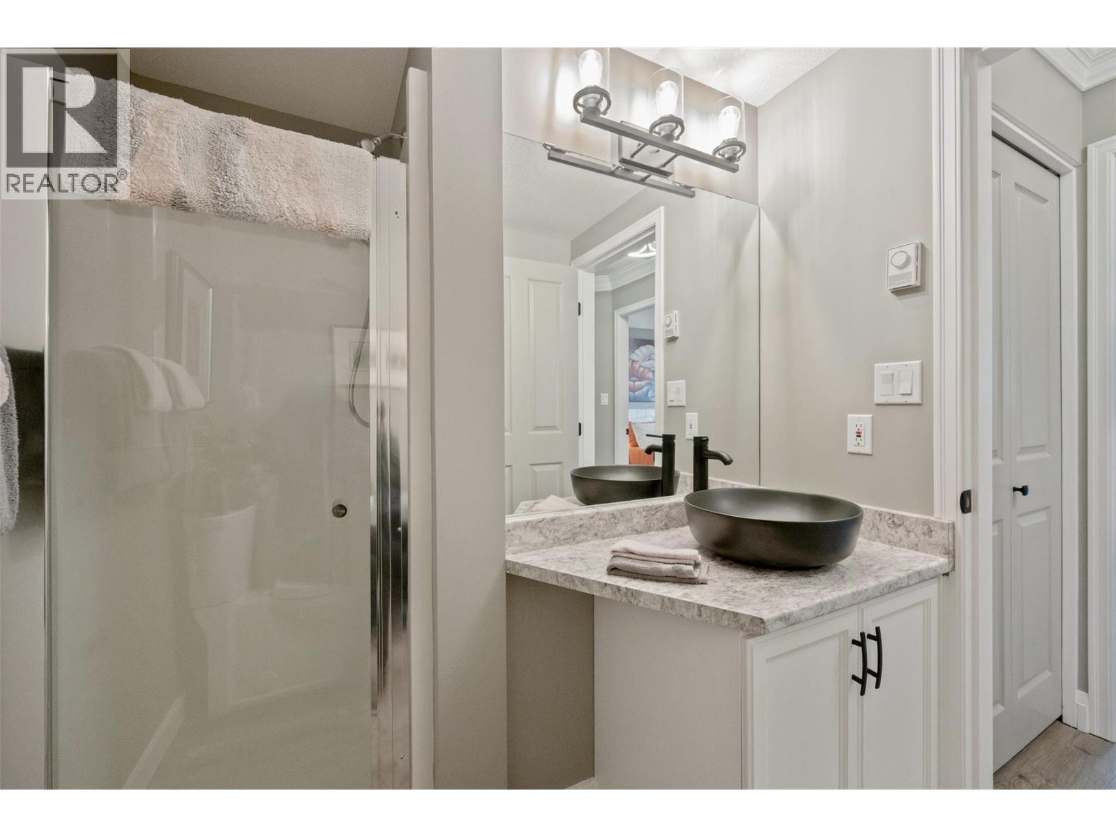 8700 Jubilee Road E Unit# 109, Summerland, BC - Indoor Photo Showing Bathroom