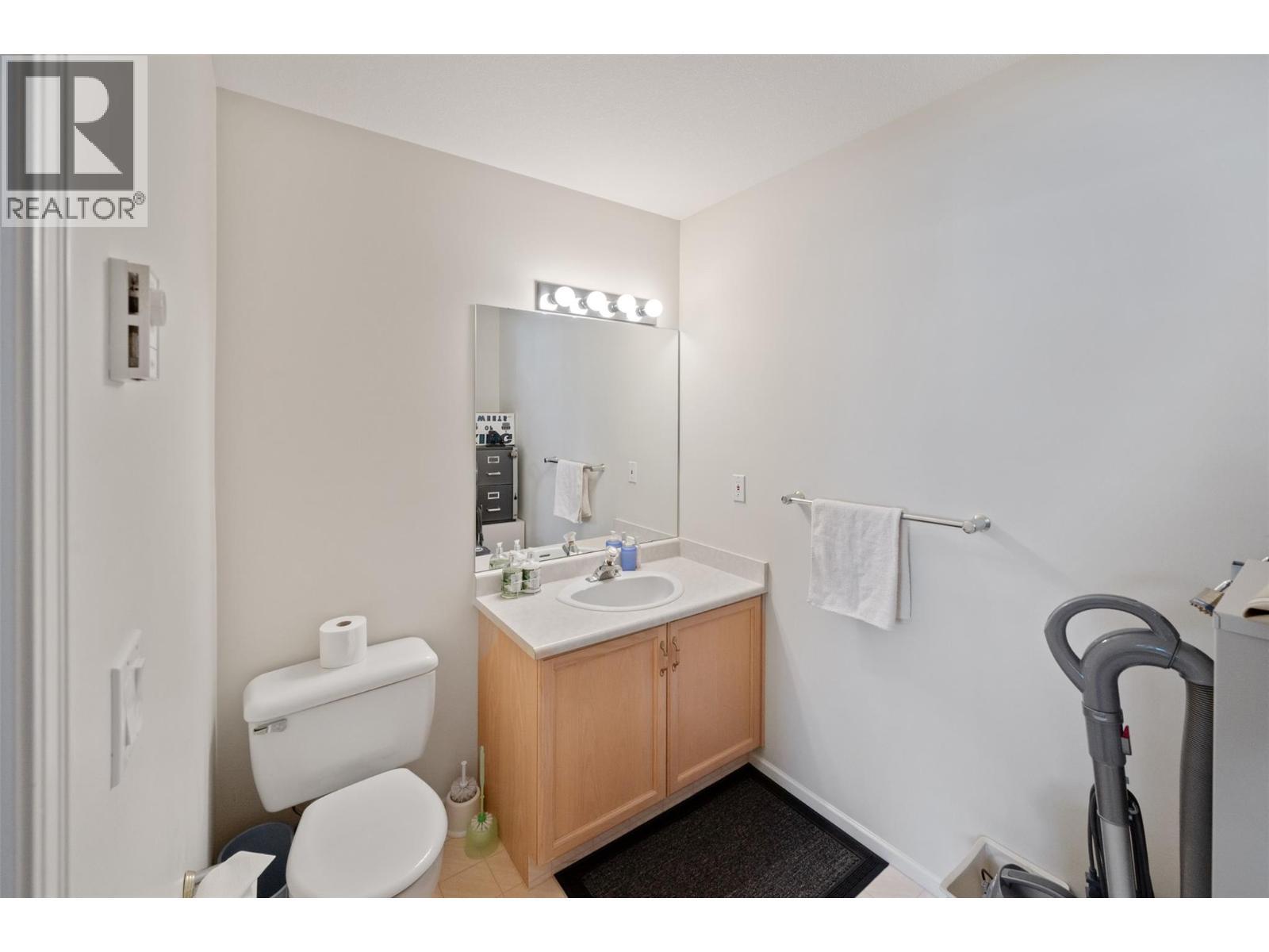 8700 Jubilee Road E Unit# 109, Summerland, BC - Indoor Photo Showing Bathroom