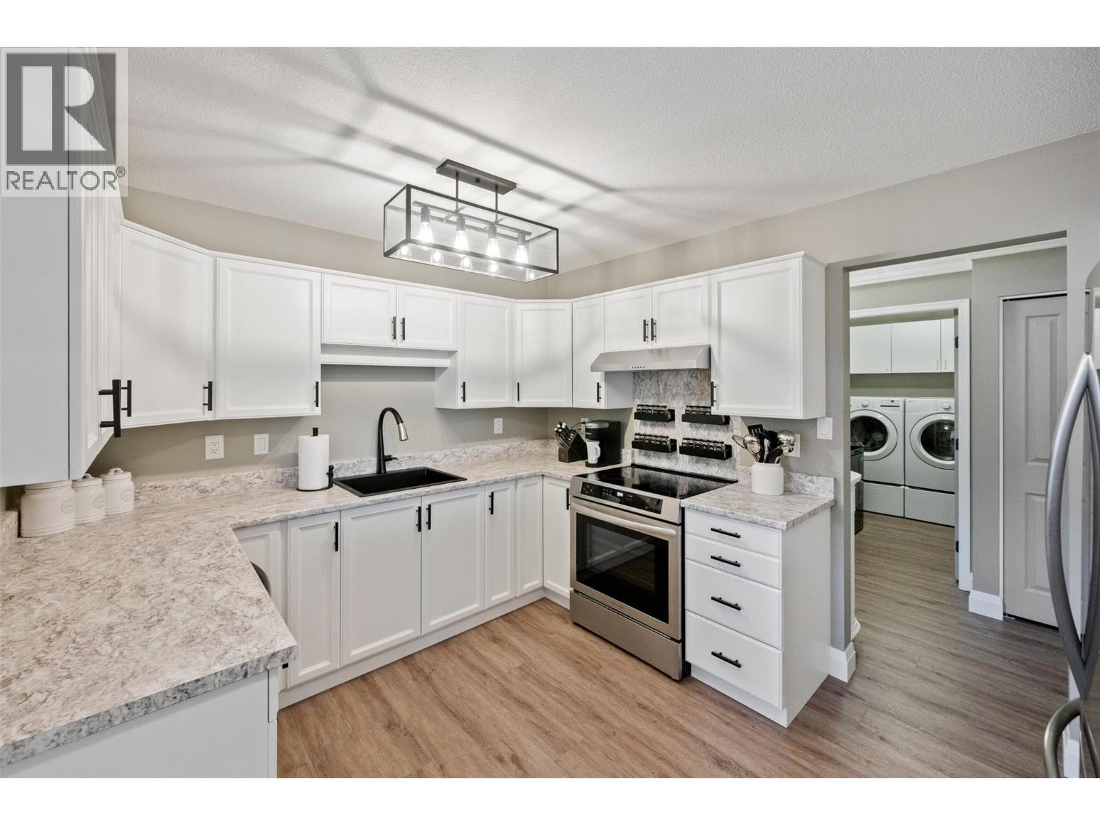 8700 Jubilee Road E Unit# 109, Summerland, BC - Indoor Photo Showing Kitchen