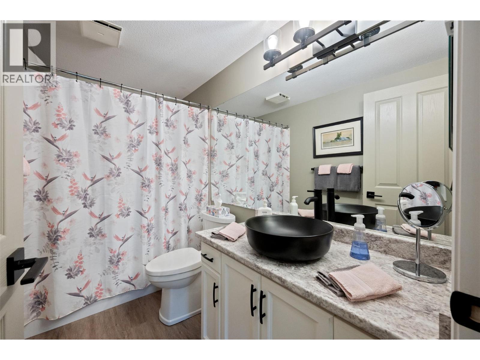 8700 Jubilee Road E Unit# 109, Summerland, BC - Indoor Photo Showing Bathroom