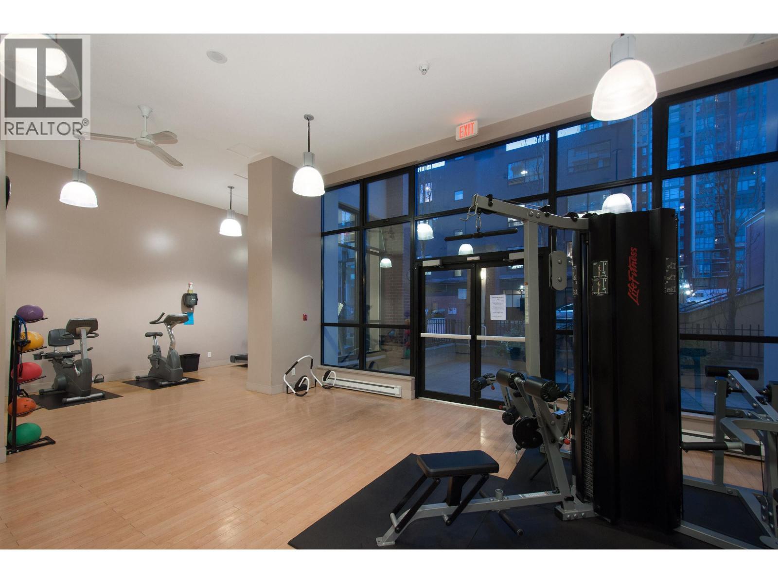 2201 977 Mainland Street, Vancouver, BC - Indoor