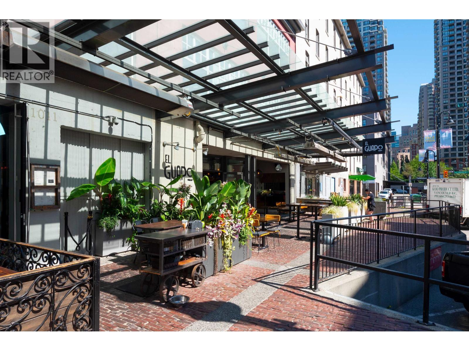 2201 977 Mainland Street, Vancouver, BC - Outdoor