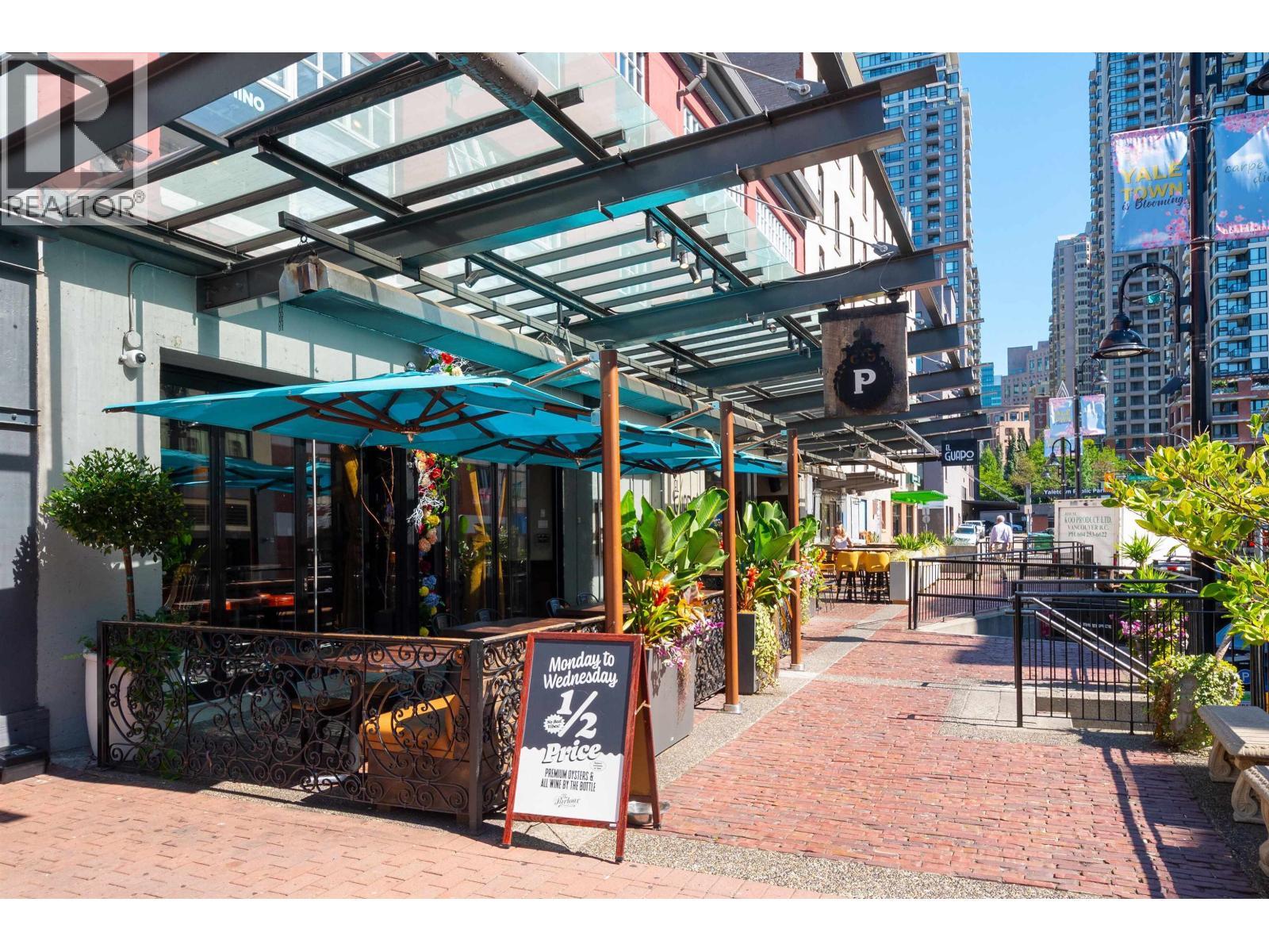 2201 977 Mainland Street, Vancouver, BC - Outdoor