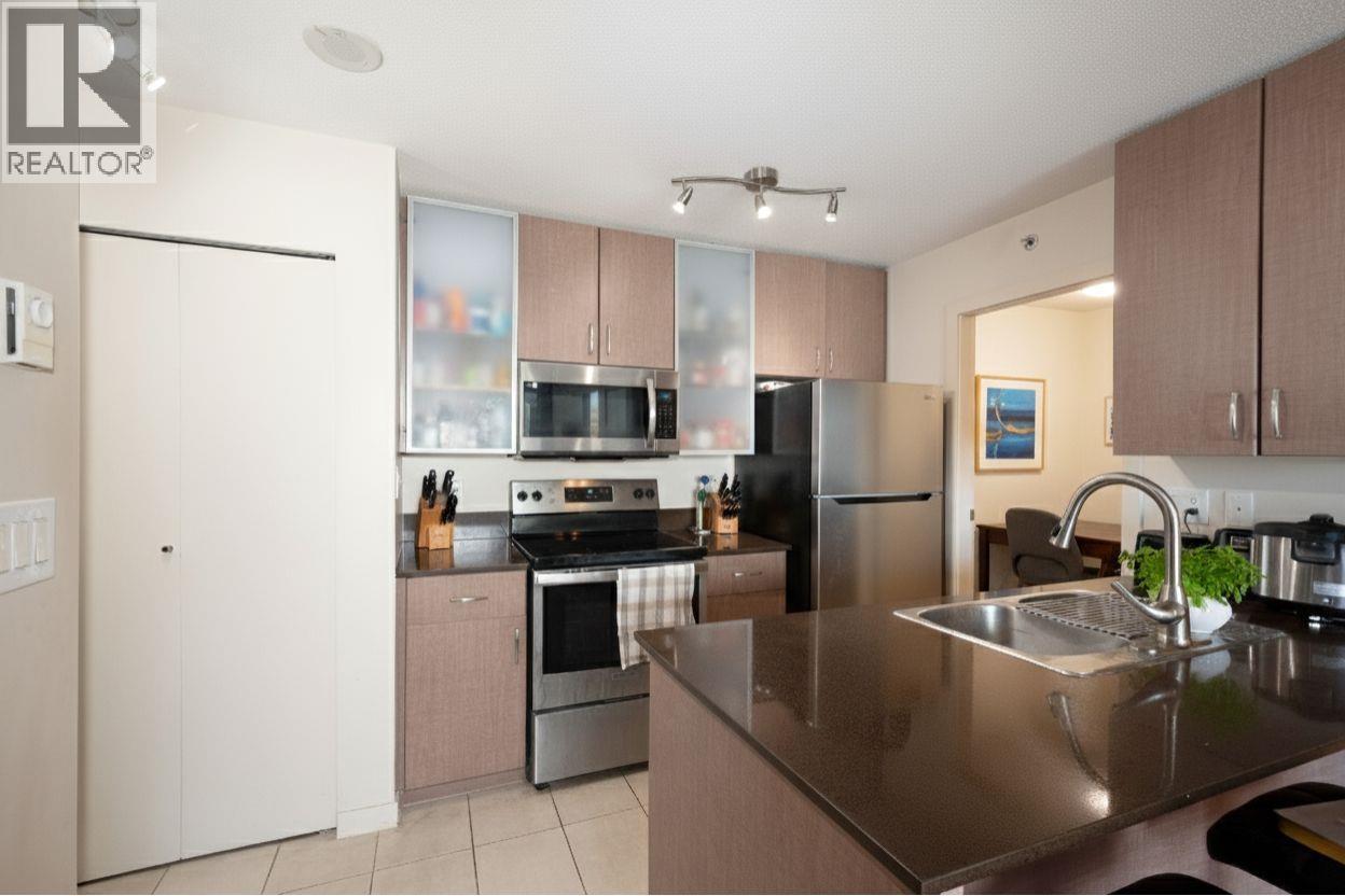 2201 977 Mainland Street, Vancouver, BC - Indoor Photo Showing Kitchen With Stainless Steel Kitchen With Double Sink