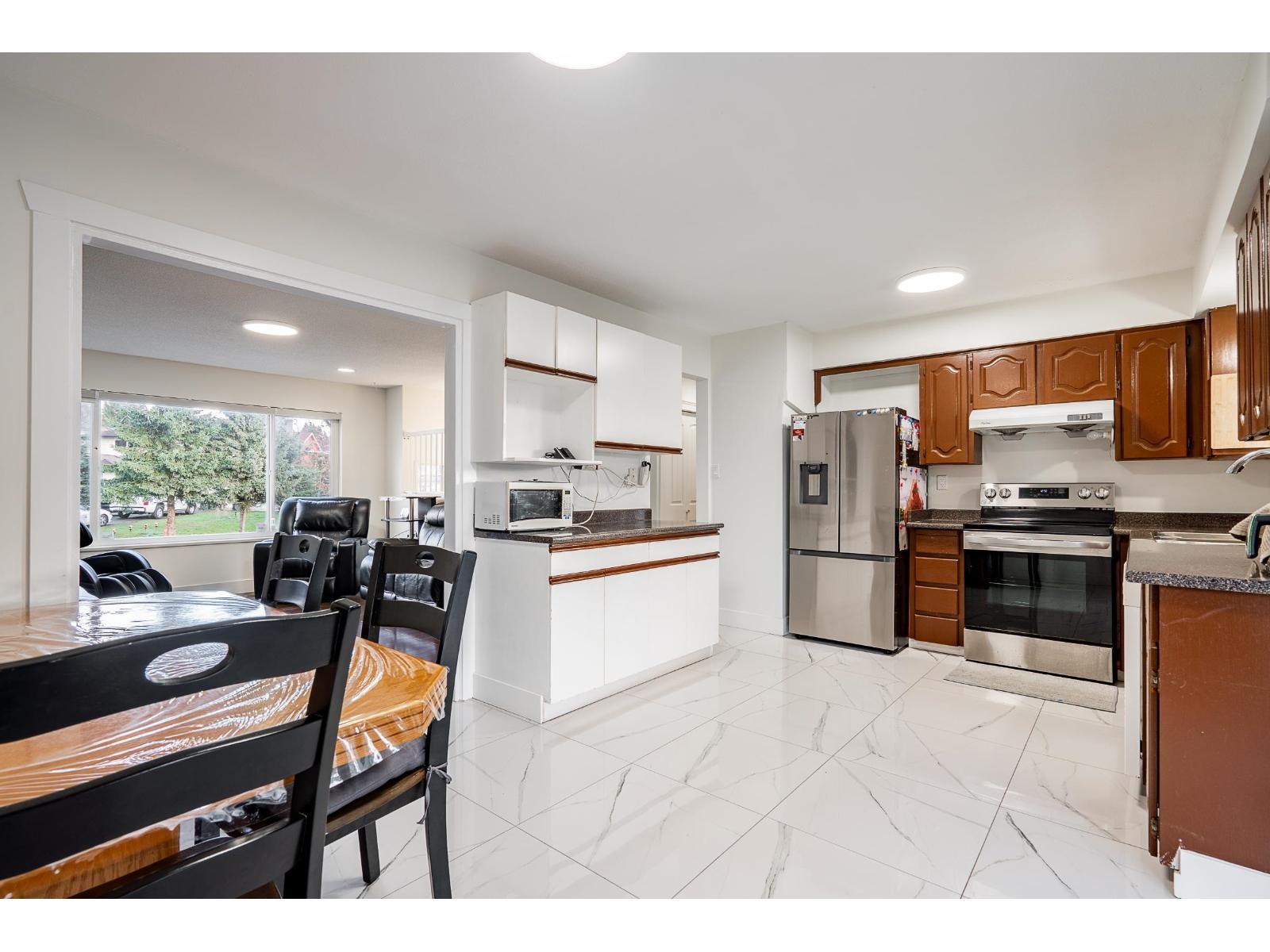 14858 88A Avenue, Surrey, BC - Indoor Photo Showing Kitchen