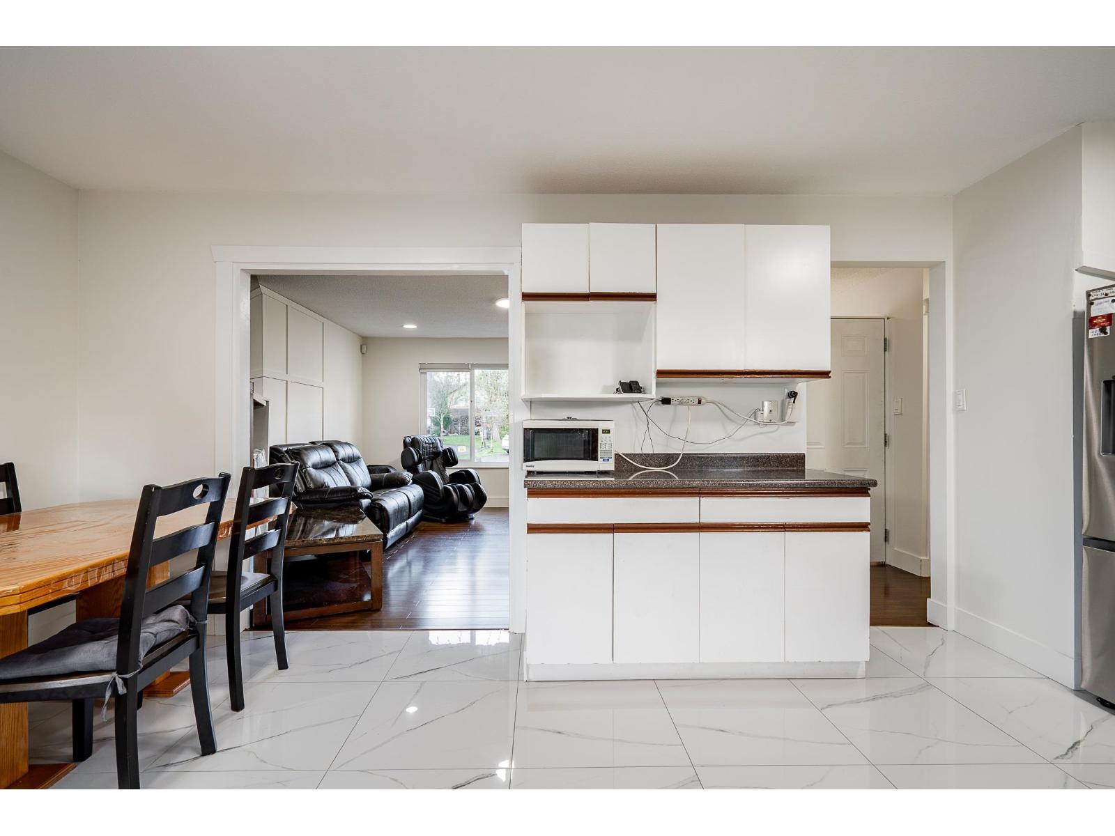 14858 88A Avenue, Surrey, BC - Indoor