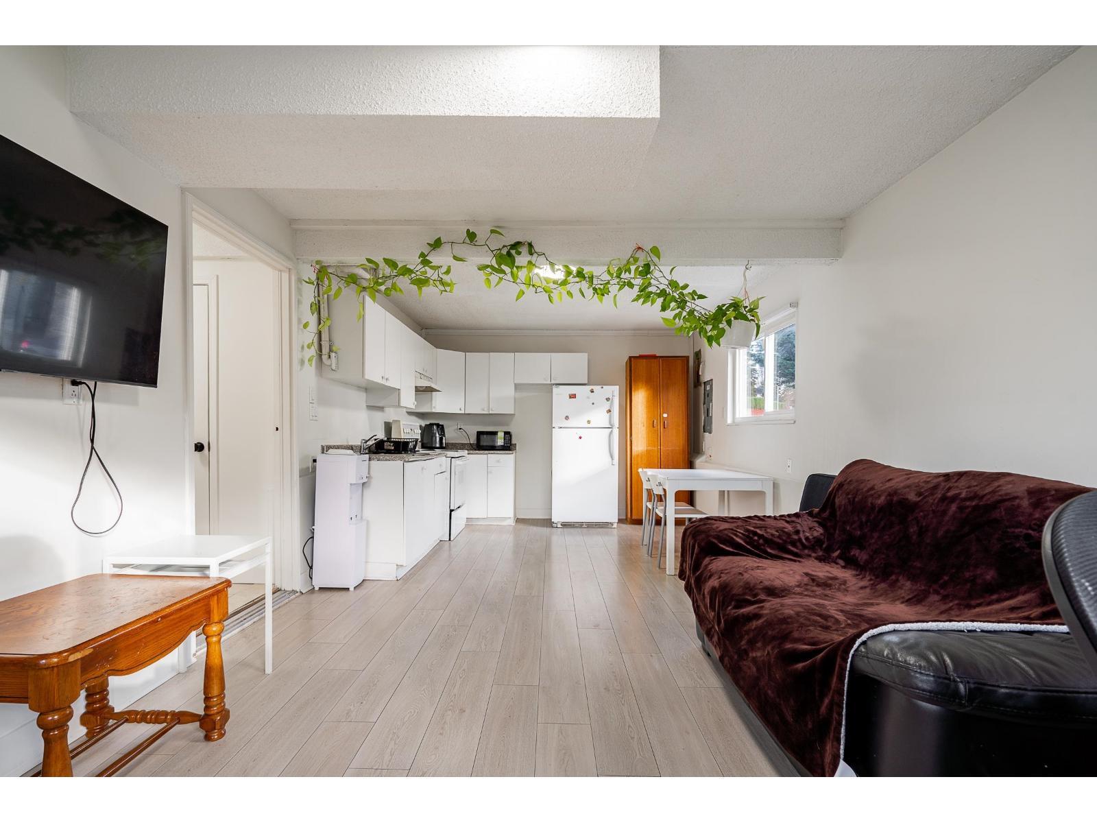 14858 88A Avenue, Surrey, BC - Indoor