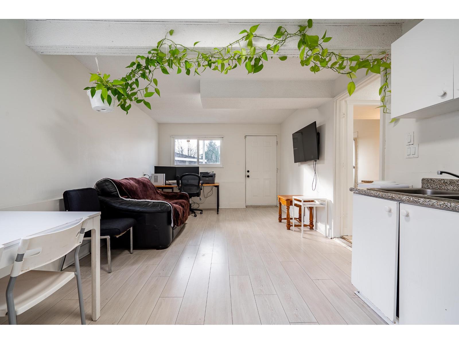 14858 88A Avenue, Surrey, BC - Indoor