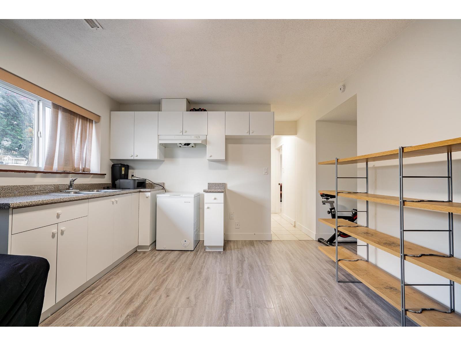 14858 88A Avenue, Surrey, BC - Indoor Photo Showing Kitchen